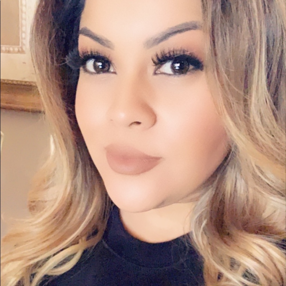 Meet your Posher, Cynthia